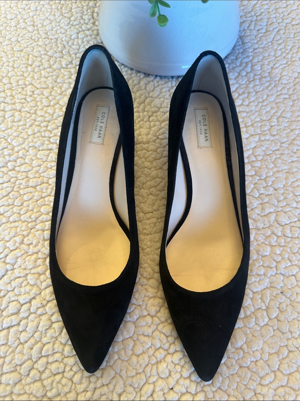 Cole Haan Vesta Black Suede Pointed-Toe Kitten Heel Pumps Sz 7.5 - Picture 4 of 10